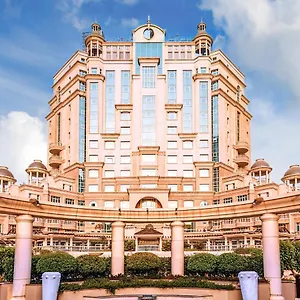 Swissotel Al Murooj מלון