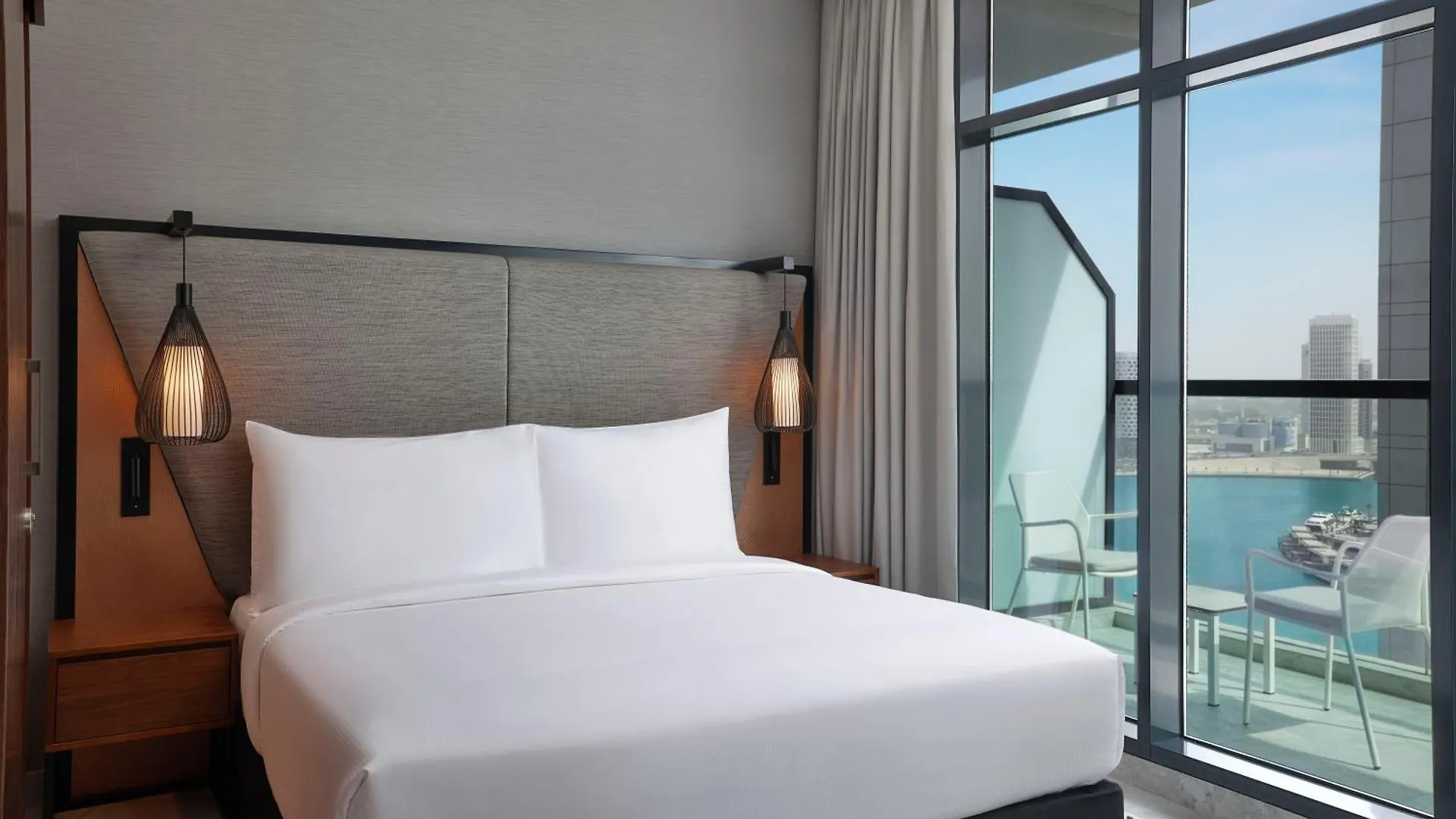 فندق The First Collection Dubai Waterfront